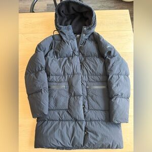 Alo yoga puffer coat